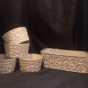 Gorgeous cake mold with pattern.